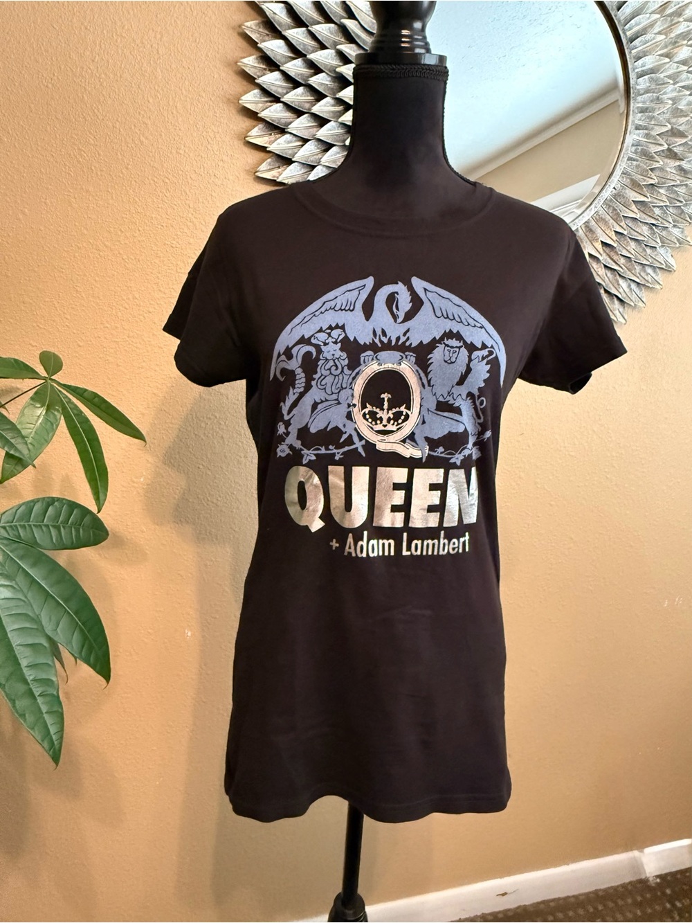 2017 Queen + Adam Lambert 2017 Concert T‑Shirt